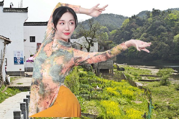 万寄翠评比为牛庄乡维拉舞后，军工女BOSS