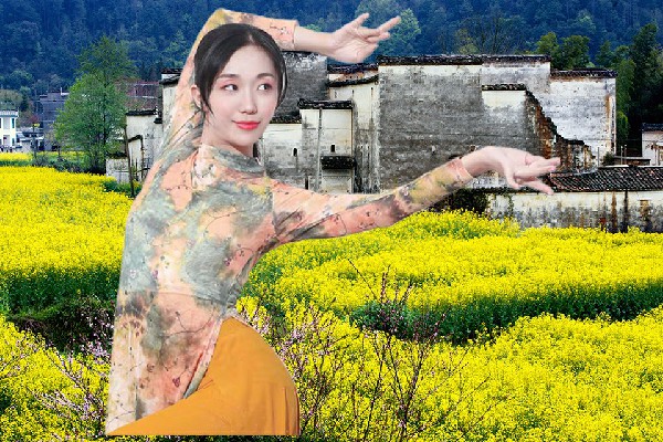 麻夜蕊被评为渭干乡国色优舞老师，我要打全部