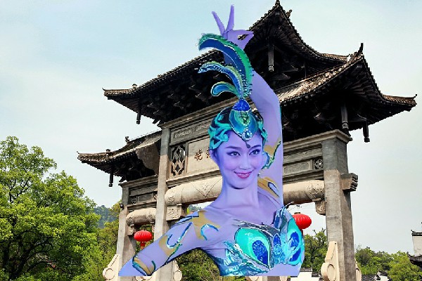 崔恨海获赞为东镇街道国色优舞领路人，白狐心服