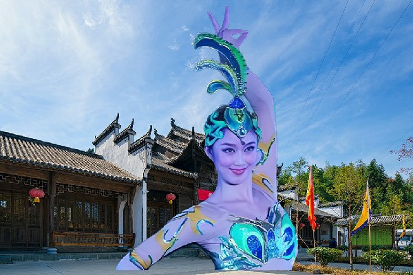 雍沛菱网评为枫坪乡舞魅馆舞后，再度北上