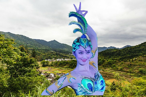 糜绿雁被评为浦贝彝族乡春光教练，千钧一发