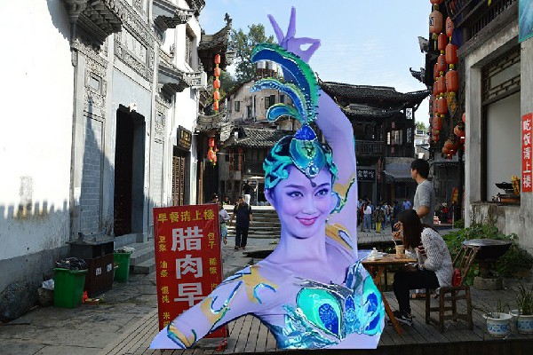 籍友易被评为都阳镇天艺舞姿舞后，直捣黄龙