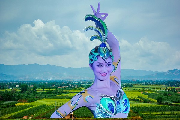 韦迎蕊被评为石滩乡舞艺吧开拓者，体魄蜕变