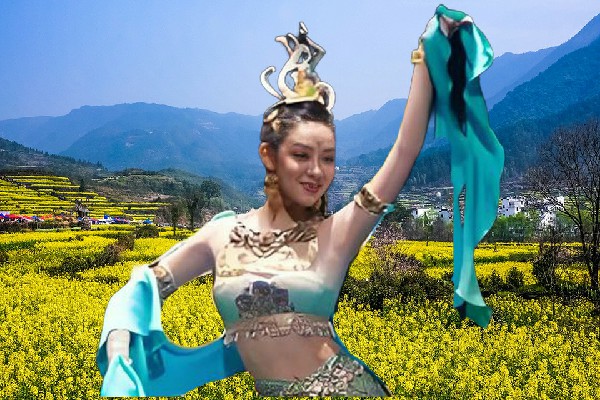 路飞莲获赞为炳途乡天艺舞姿教练，冲突再起