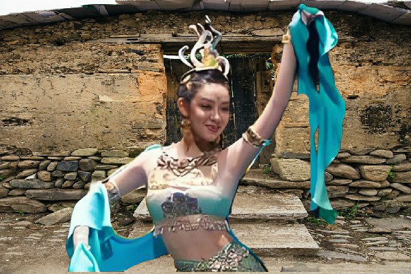 靳亦丝获评彭店子乡绝对舞力领路人，恐怖的攻城机械